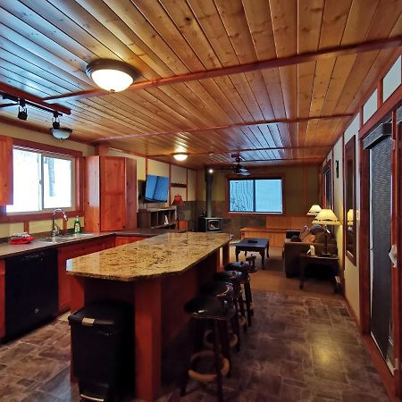 Cedar House Restaurant & Chalets Голден Экстерьер фото