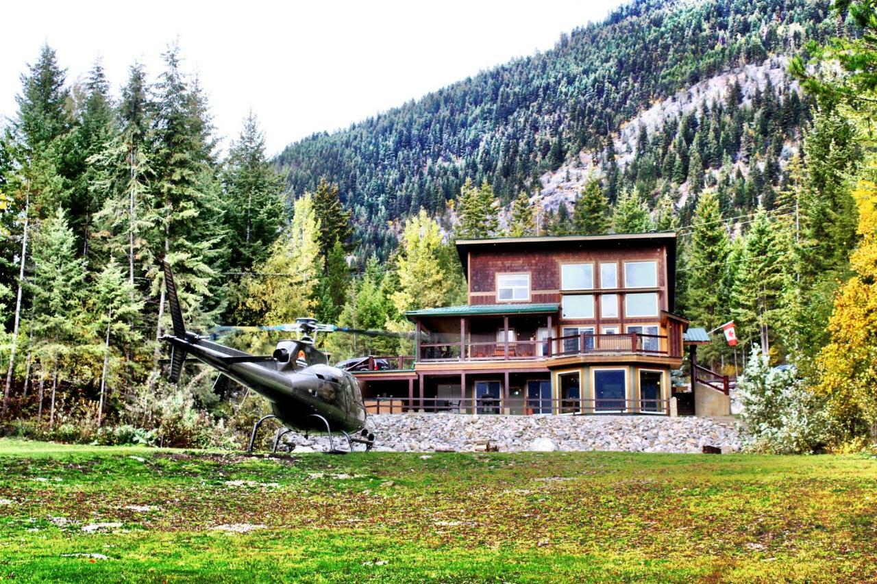 Cedar House Restaurant & Chalets Голден Экстерьер фото