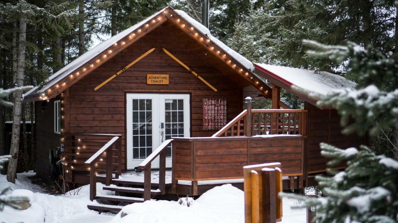 Cedar House Restaurant & Chalets Голден Экстерьер фото