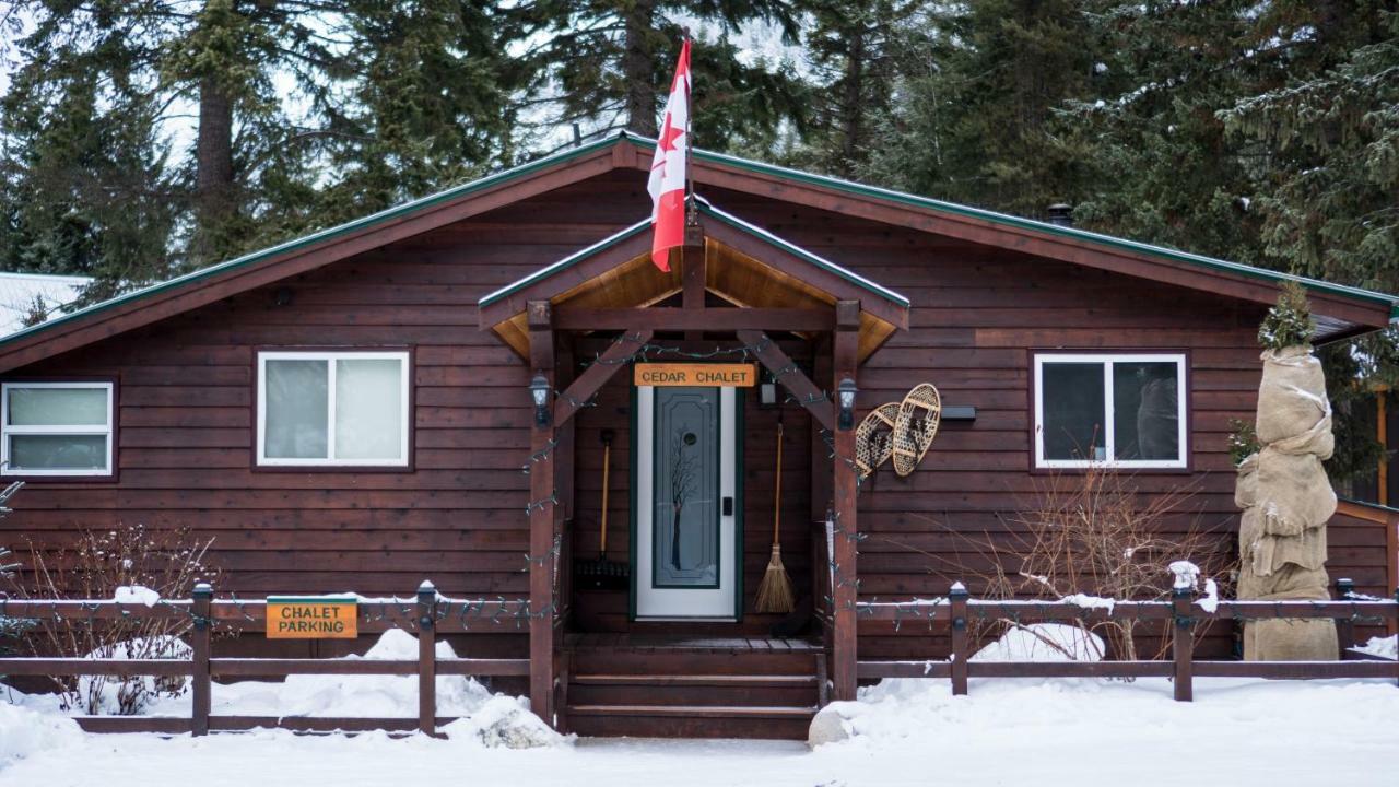 Cedar House Restaurant & Chalets Голден Экстерьер фото