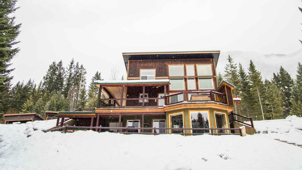 Cedar House Restaurant & Chalets Голден Экстерьер фото