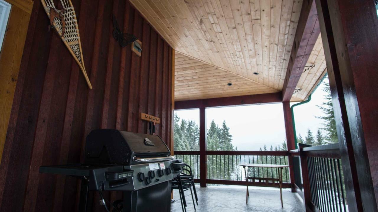 Cedar House Restaurant & Chalets Голден Экстерьер фото