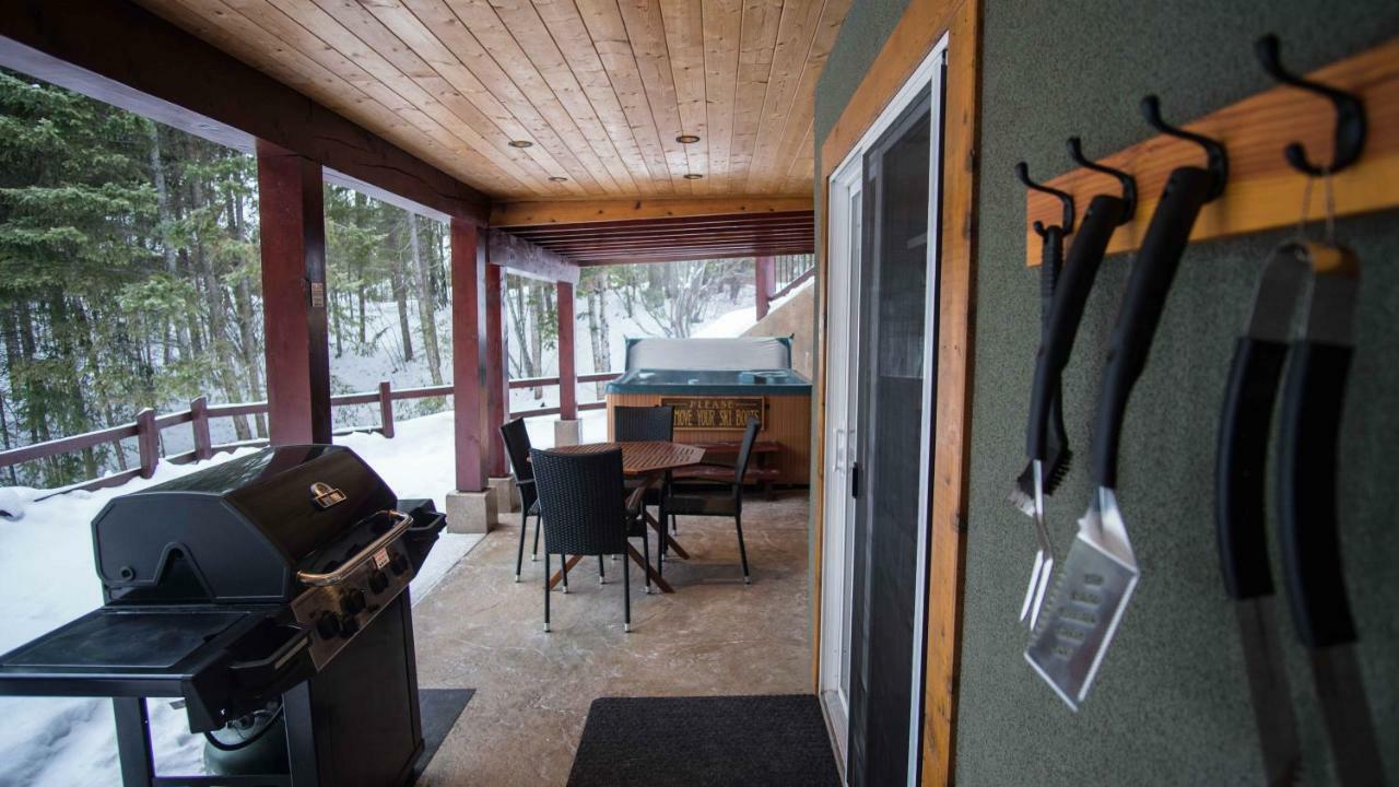 Cedar House Restaurant & Chalets Голден Экстерьер фото