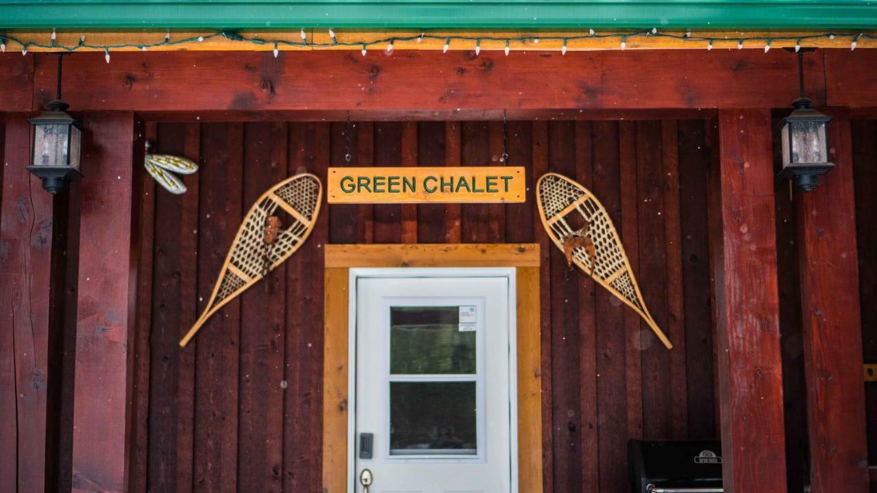 Cedar House Restaurant & Chalets Голден Экстерьер фото
