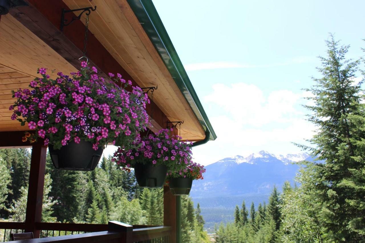 Cedar House Restaurant & Chalets Голден Экстерьер фото