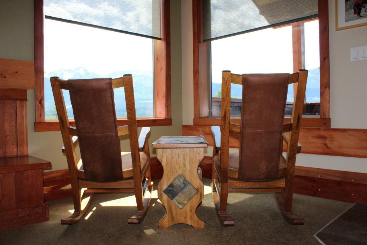 Cedar House Restaurant & Chalets Голден Экстерьер фото