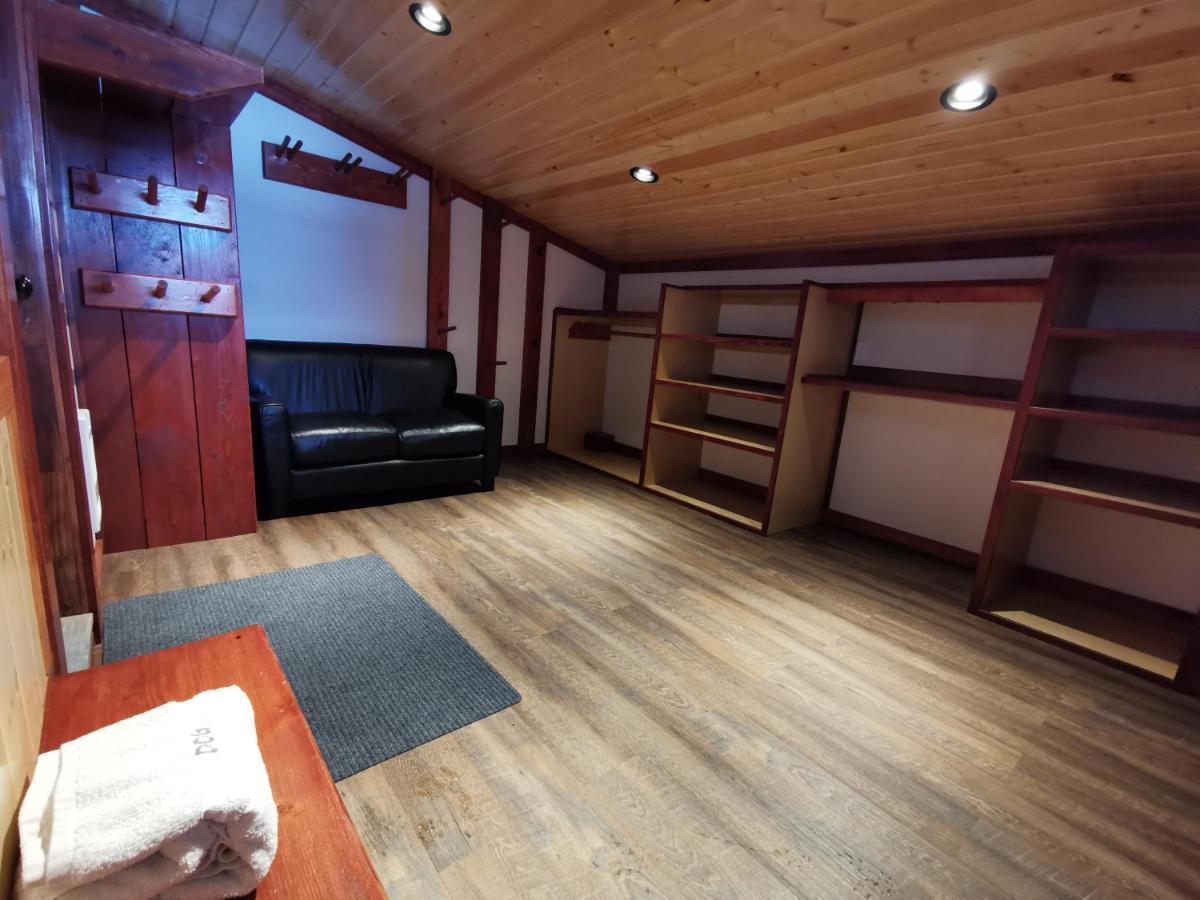 Cedar House Restaurant & Chalets Голден Экстерьер фото